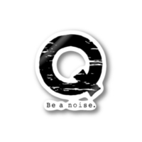 【Q】イニシャル × Be a noise. ステッカー